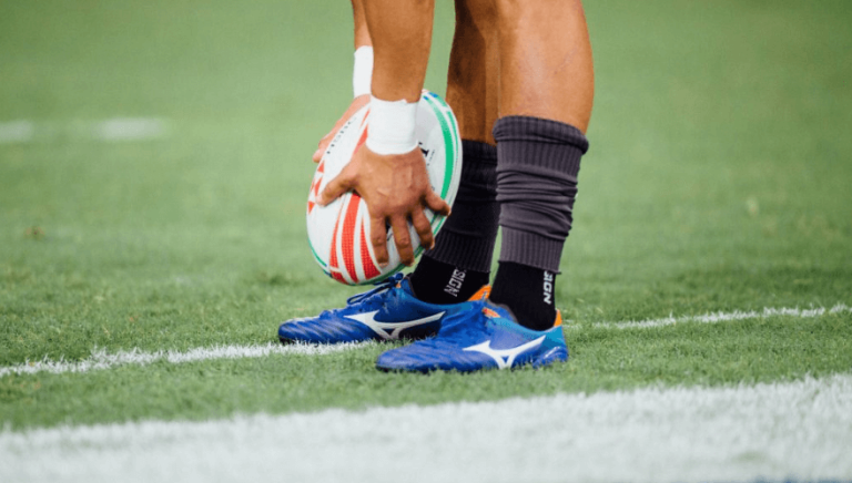 Un rugbyman se préparant à tirer un essai